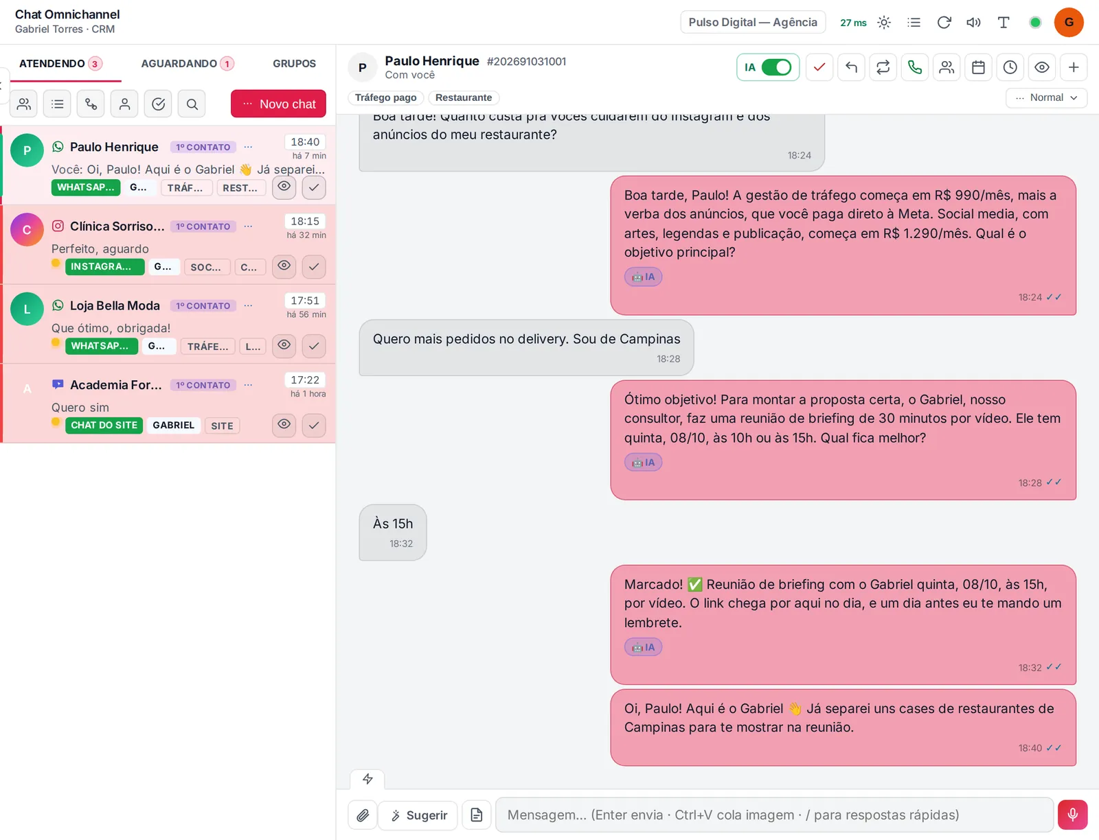 Tela real do chat de uma agência de marketing: a IA explica os serviços e os preços e marca a reunião de briefing com o consultor